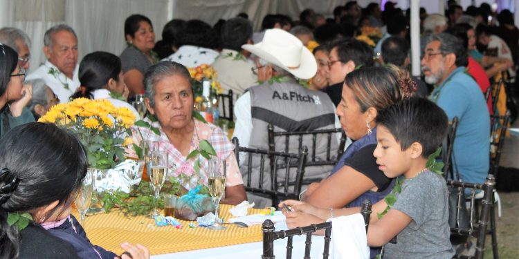 Celebran cumpleaños del “patrón” Epifanio López López