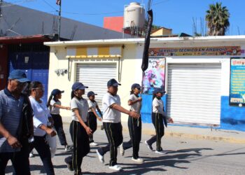 Deslucido y maratonico desfile conmemorativo del 113 aniversario de la Revolución Mexicana