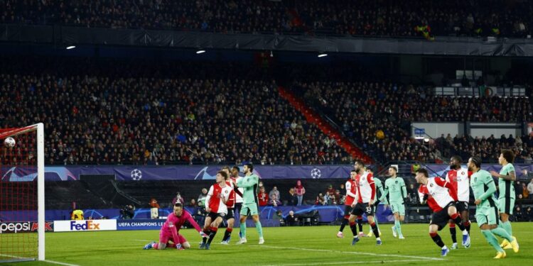 ¡Cae el equipo de Santiago Jiménez, el Feyenoord, tras un partido desastroso, 1-3 frente al Atlético de Madrid!