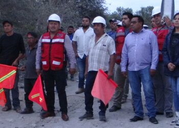 Autoridad municipal de Mitla inicia obra de alumbrado público en calles de Unión Zapata