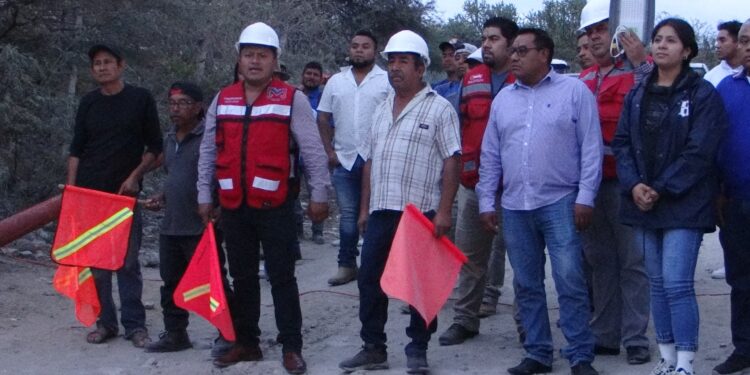 Autoridad municipal de Mitla inicia obra de alumbrado público en calles de Unión Zapata