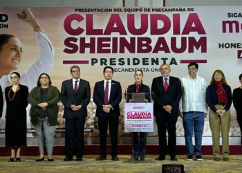 Presenta Claudia Sheinbaum a su equipo de precampaña