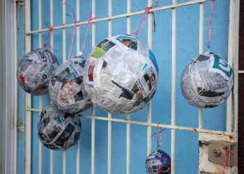 Imparte autoridad municipal taller de elaboración de piñatas