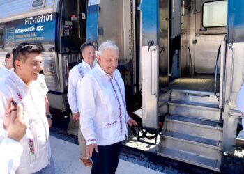 Inaugura AMLO la Línea Z del Tren de Pasajeros en Salina Cruz