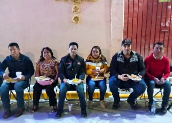 Entrega autoridad municipal de Tlacolula, obra en la calle Matamoros