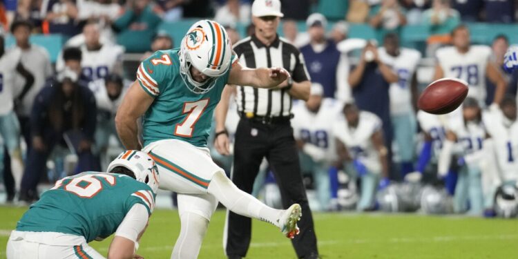 Miami derrota 22-20 a Cowboys con gol de campo y asegura boleto a playoffs