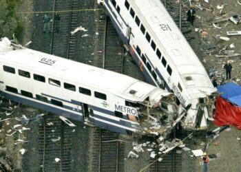 4 personas heridas saldo del choque de dos trenes en Nueva York