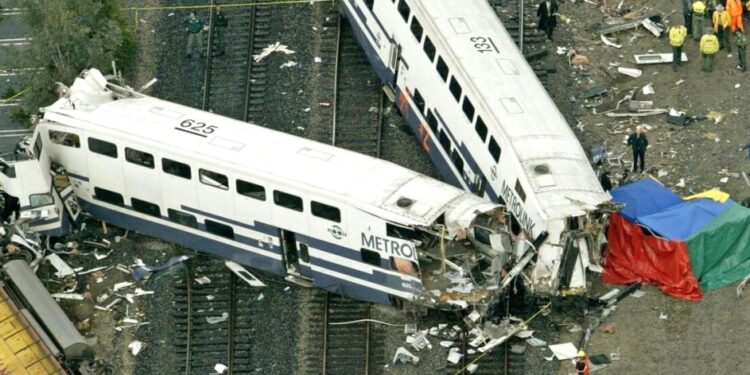 4 personas heridas saldo del choque de dos trenes en Nueva York