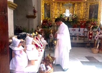 Católicos festejan a la Virgen de la Candelaria en Tlacolula