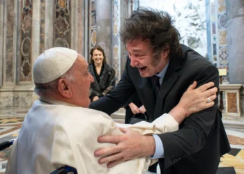 Inédita reunión entre el papa Francisco y el presidente argentino Javier Milei