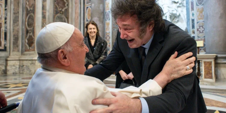 Inédita reunión entre el papa Francisco y el presidente argentino Javier Milei