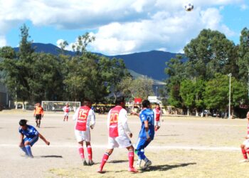 Intensa luce la quinta fecha de la liga local de fútbol en Tlacolula