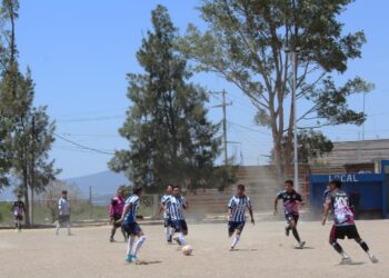 Par de roscas entre ARRLC y Toros 25 Años, en la liga de fútbol Tlacolula