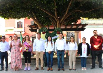 Autoridad municipal rinde homenaje al benemérito de las Américas, en el CCXVII aniversario de su natalicio