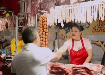 Recorre René Rosch tianguis dominical y agencia de policía de Alférez