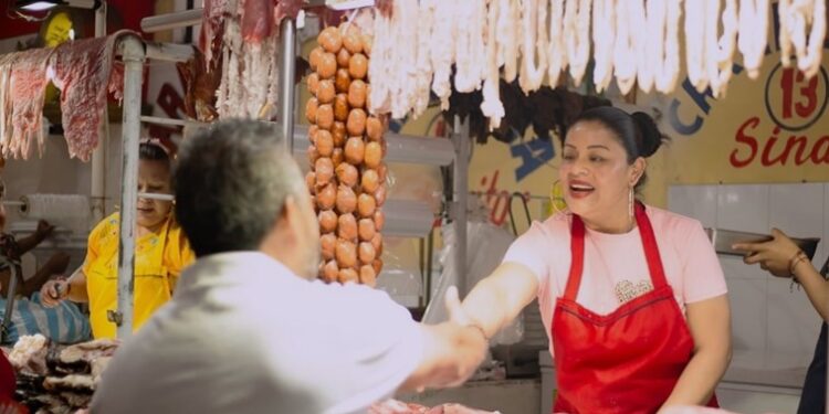 Recorre René Rosch tianguis dominical y agencia de policía de Alférez