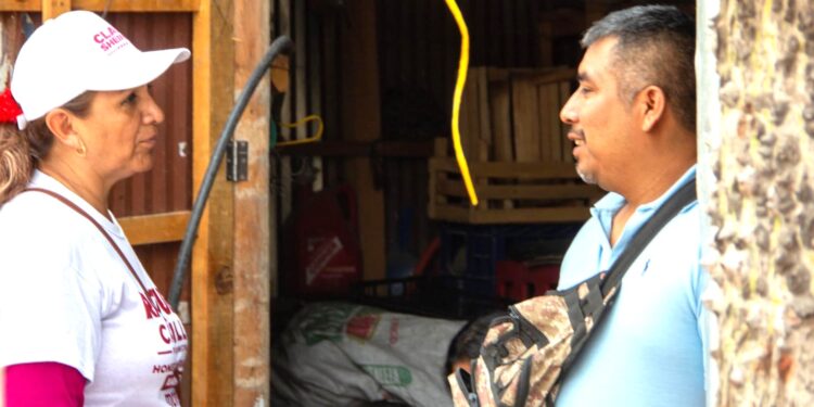 Raquel Castillo Ortega, sostiene provechosa reunión con vecinos de la colonia “26 de septiembre”